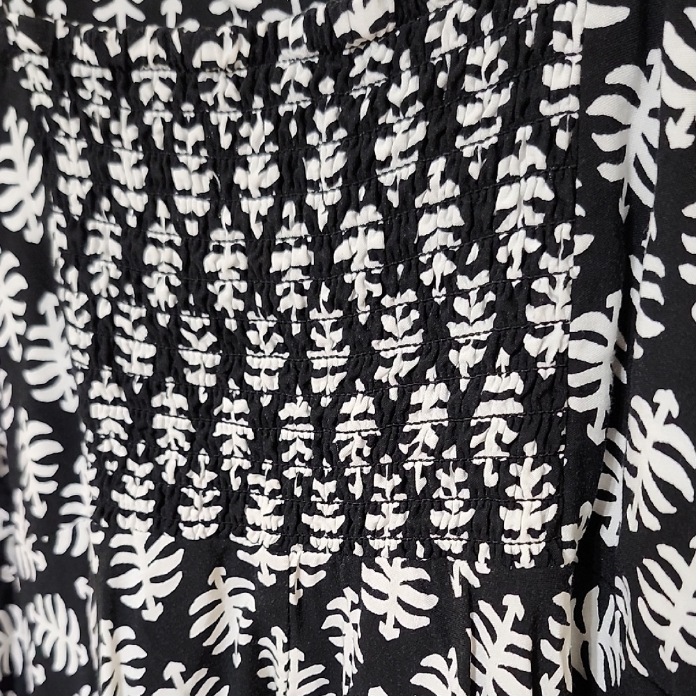 Old Navy Black and White Spaghetti Strap Mini Sundress - Picture 6 of 8